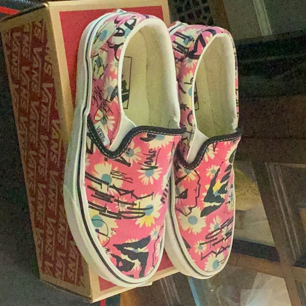 Vans * Pink* OFF THE WALL